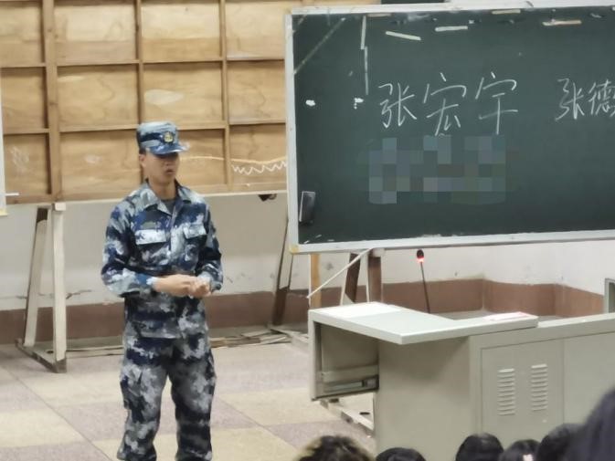 军训教官.jpg