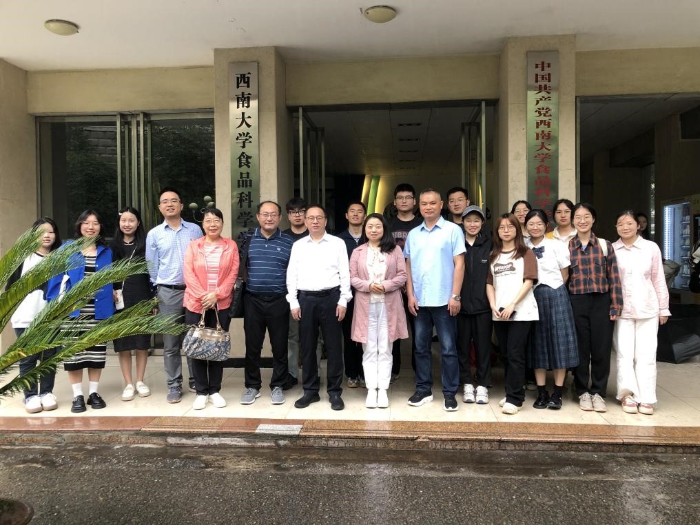 报告后的合影.jpg